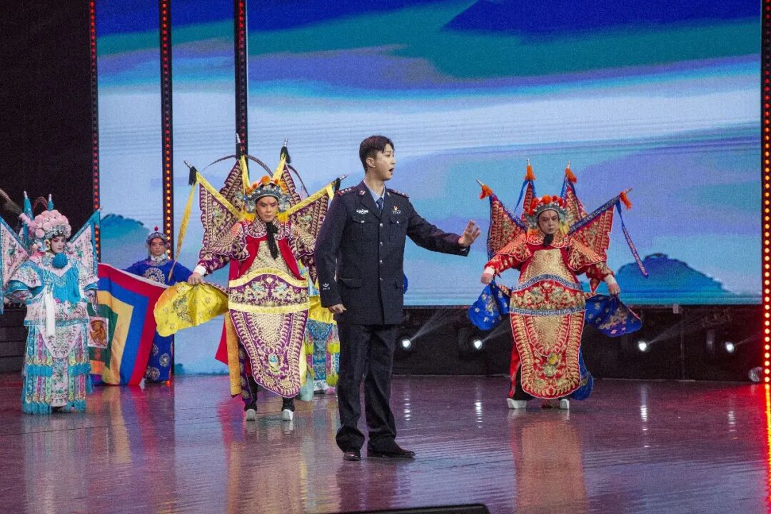 四地同心铸忠诚 擎旗奋进担使命 ——内蒙古自治区中部片区公安机关警务协作框架协议启动仪式暨共庆第六个中国人民警察节文艺汇演隆重举行