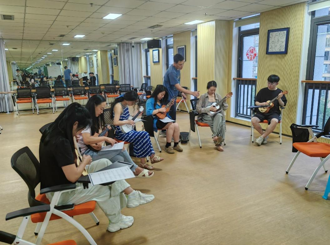 成都高新区芳草街街道：青年夜校成为邻里交往的纽带