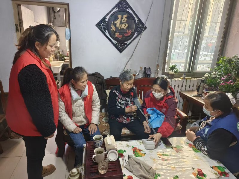 山东济宁：爱心敲门为老情 文明滋养已六载