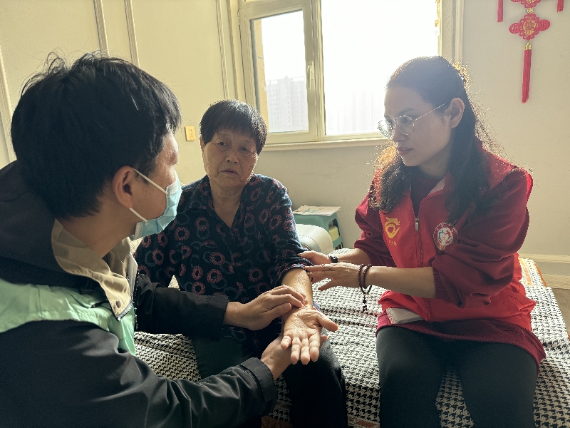 山东济宁：爱心敲门为老情 文明滋养已六载