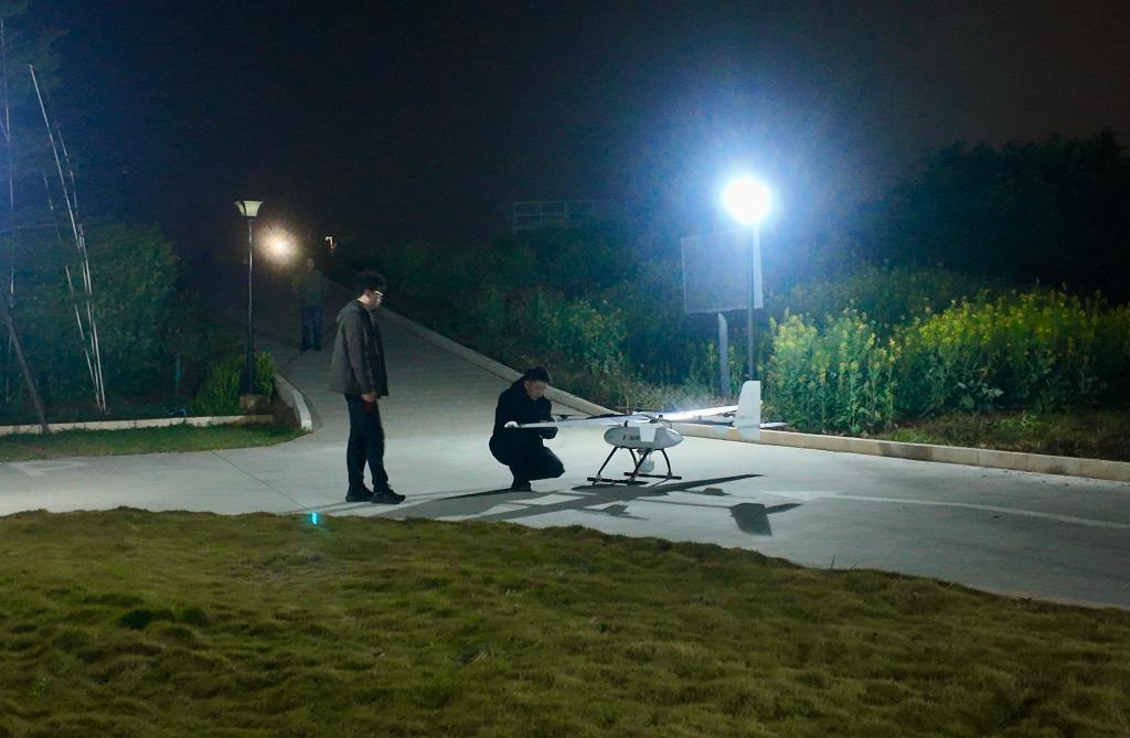 特写:云贵准静止锋下,那群追“锋”的人