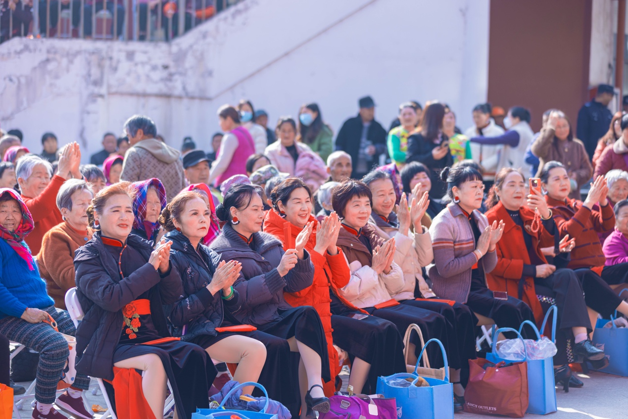 江苏阳澄湖镇文艺团队“百花齐放”