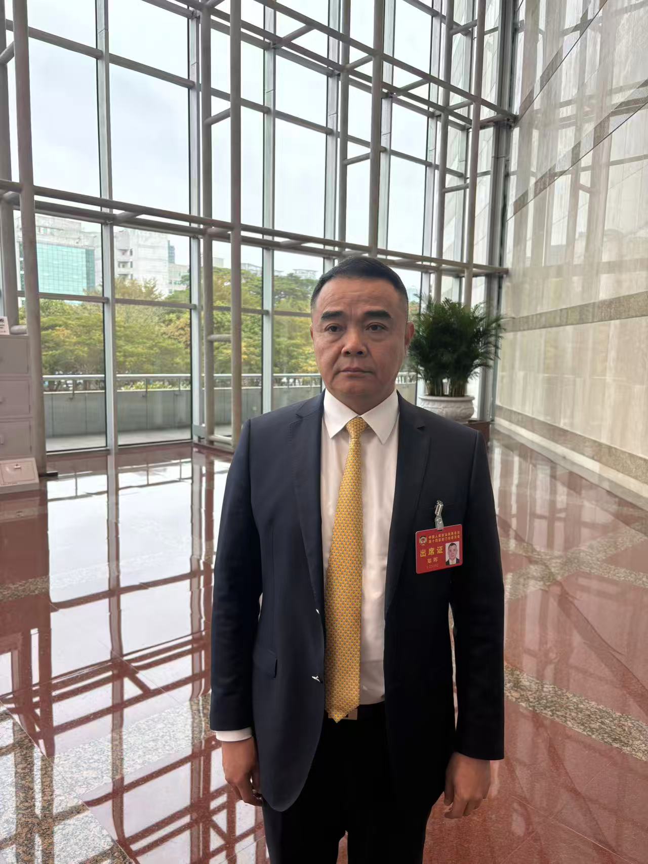 厦门两会代表委员说|郑晖：用好厦门高崎机场搬迁用地，实现科技和消费“齐发展”