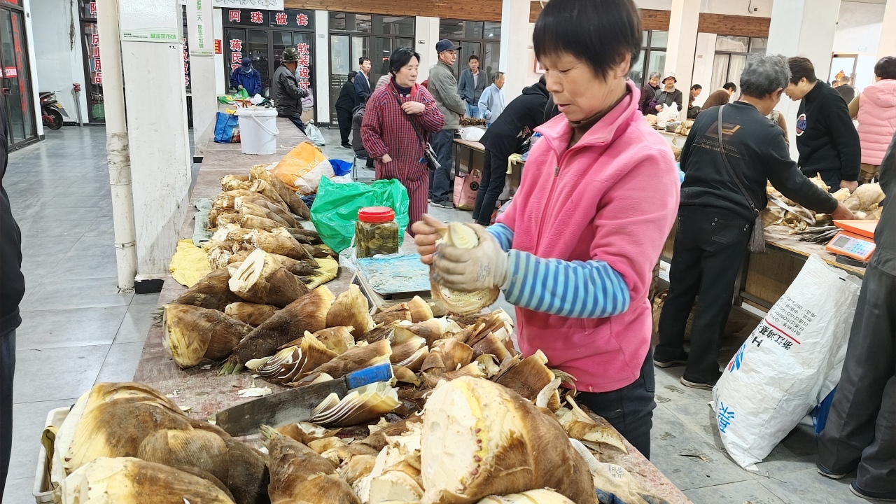 城乡直供、智慧快检，横溪这个共富市集，200多个摊位“零租金”！
