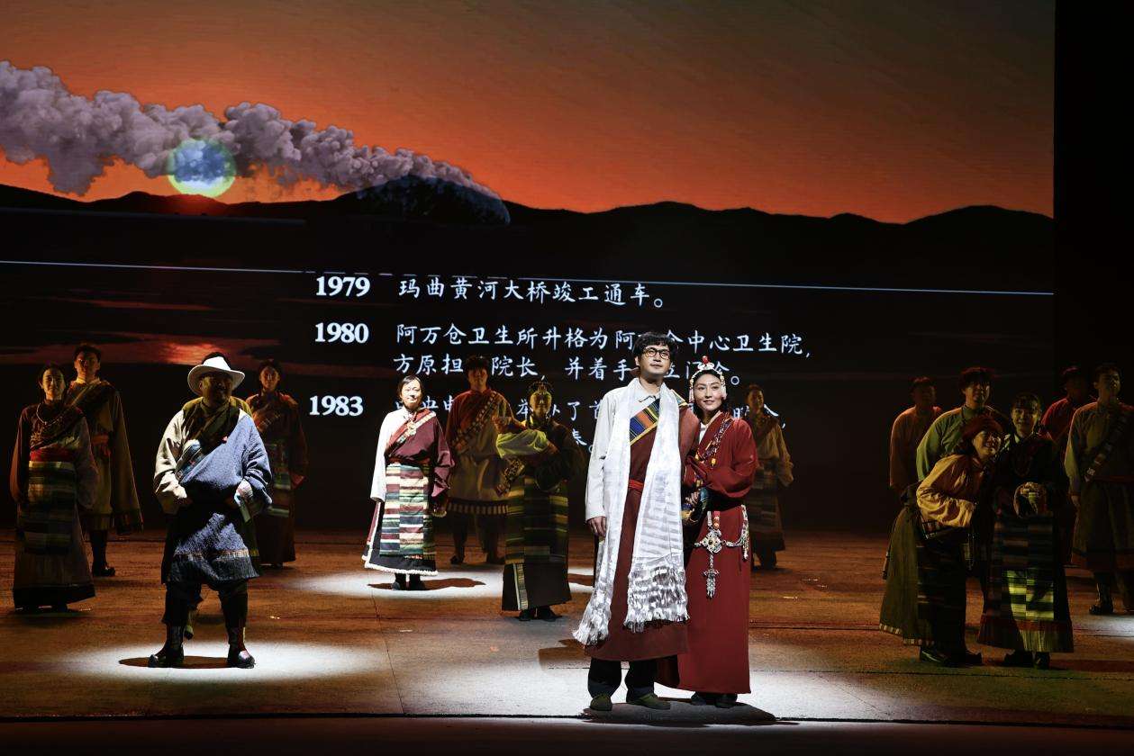 扎根草原56载的“草原曼巴”“登上”话剧舞台