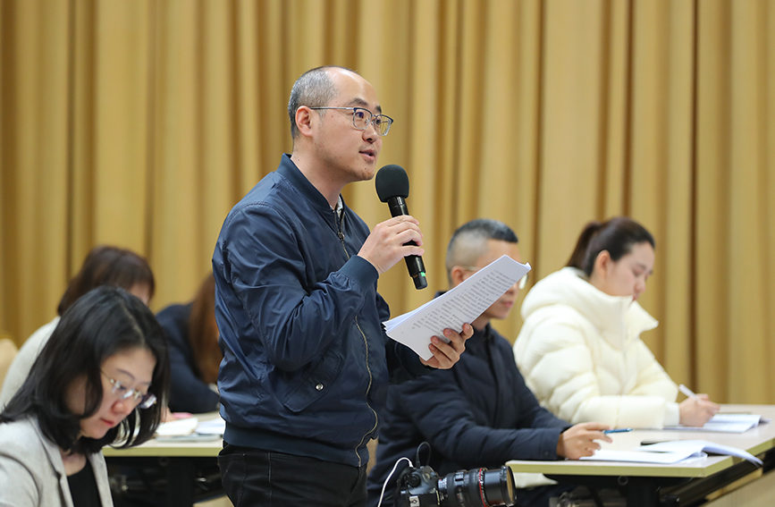 天津市科技局:“五个环节”精准发力,推动“两创融合”向纵深发展 人民网记者在发布会进行提问。戴涛摄