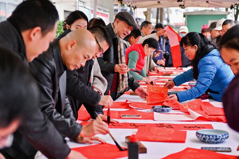 冯凤举2026迎春作品展暨《黄格胜画论》新书发布会在南宁举行