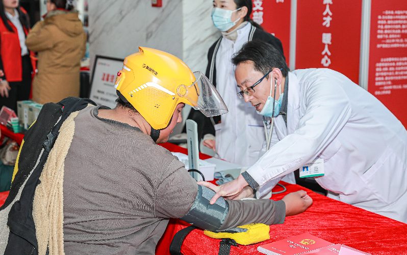 安徽合肥：楼宇里的迎春市集