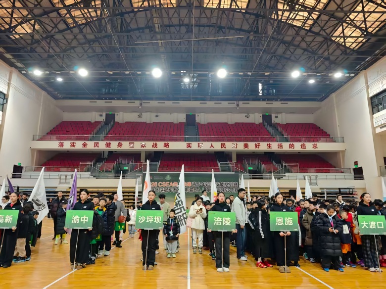 “少年渝BA”篮球公开赛启幕 山城少年逐梦赛场