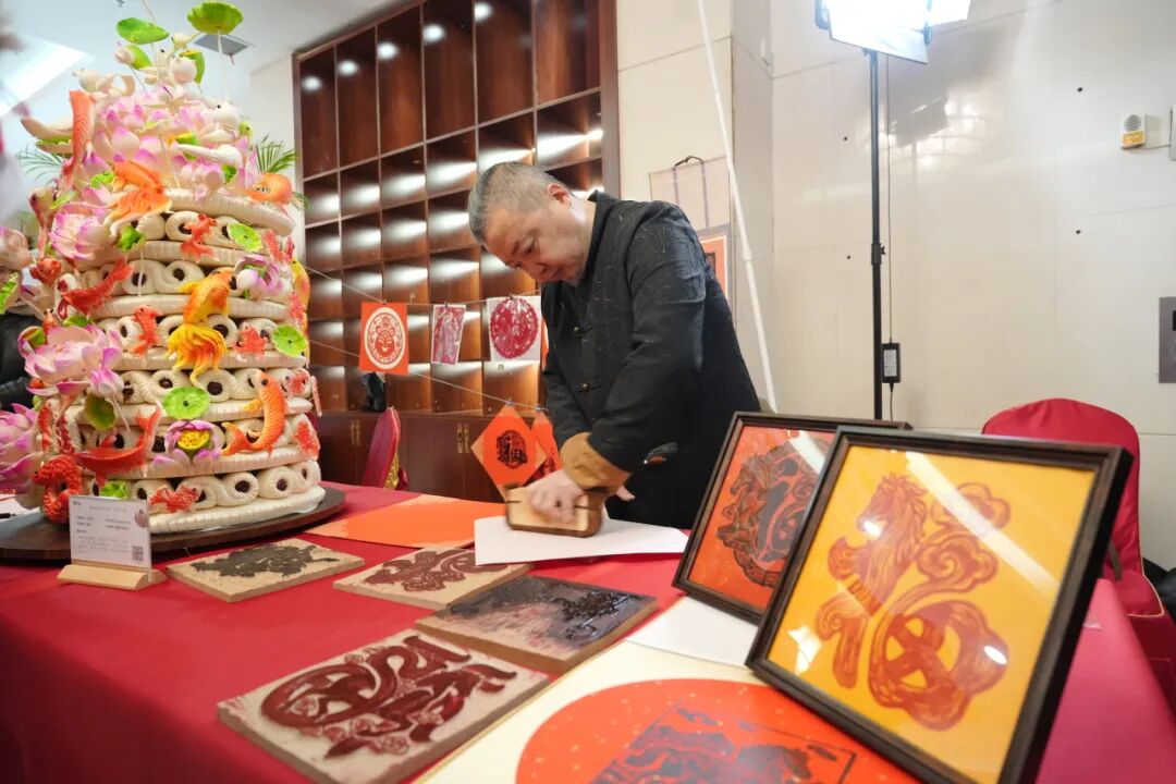 “百花绽放”映三秦 骏马奔腾迎新春 ——陕西省“百青”文艺家汇报演出暨文艺颁奖典礼成功举办