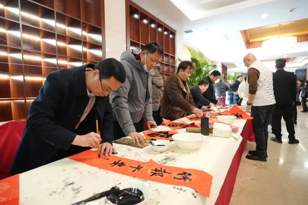 “百花绽放”映三秦 骏马奔腾迎新春 ——陕西省“百青”文艺家汇报演出暨文艺颁奖典礼成功举办