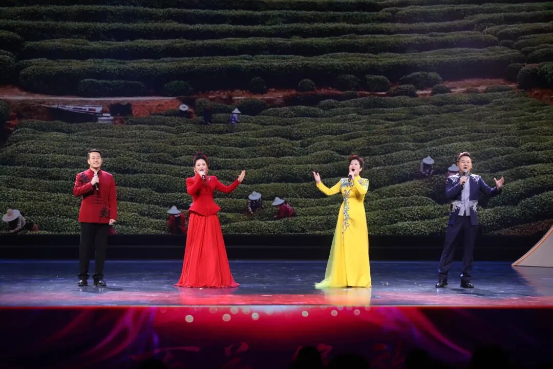 “百花绽放”映三秦 骏马奔腾迎新春 ——陕西省“百青”文艺家汇报演出暨文艺颁奖典礼成功举办