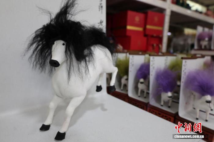 (新春走基层)幕后团队:全民“共创”助燃“马彪彪”之“火”