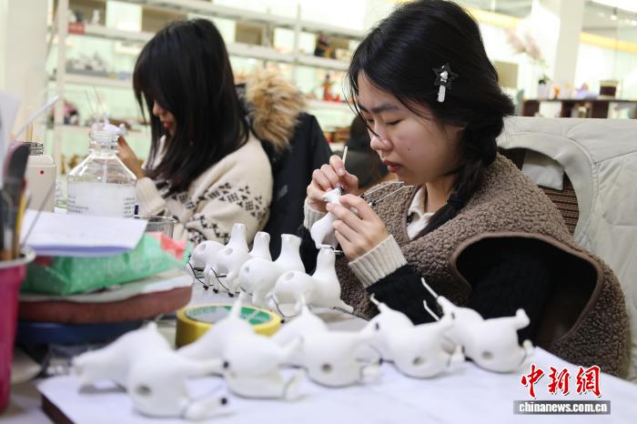 (新春走基层)幕后团队:全民“共创”助燃“马彪彪”之“火”