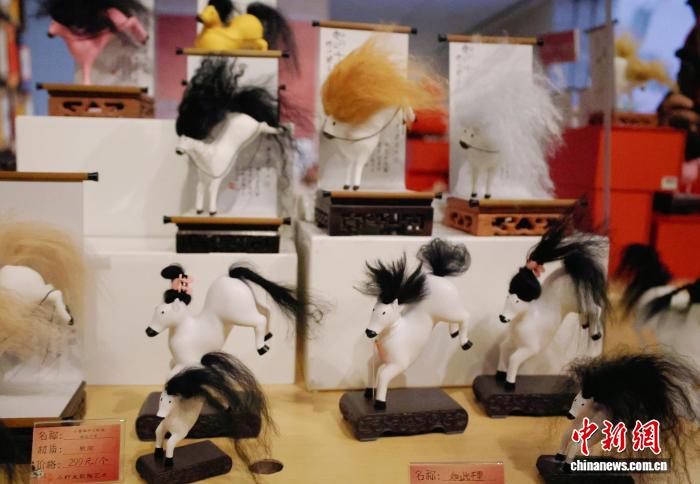 (新春走基层)幕后团队:全民“共创”助燃“马彪彪”之“火”