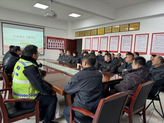 春运首日，安全先行!西安经开交警“警示+体验”双线守护旅客平安返乡路