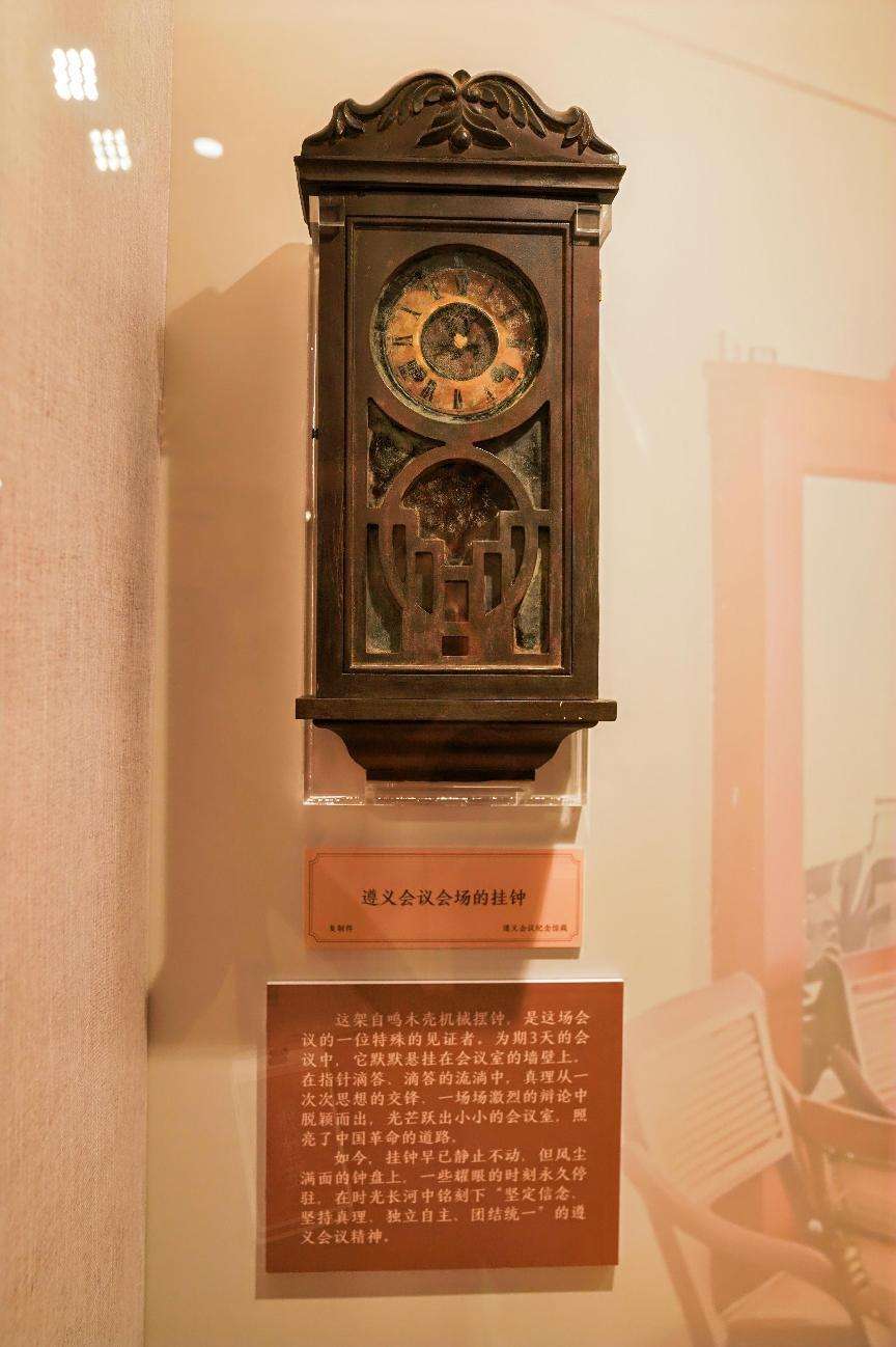 纪念红军长征胜利90周年，“万水千山只等闲”专题展在沪开幕