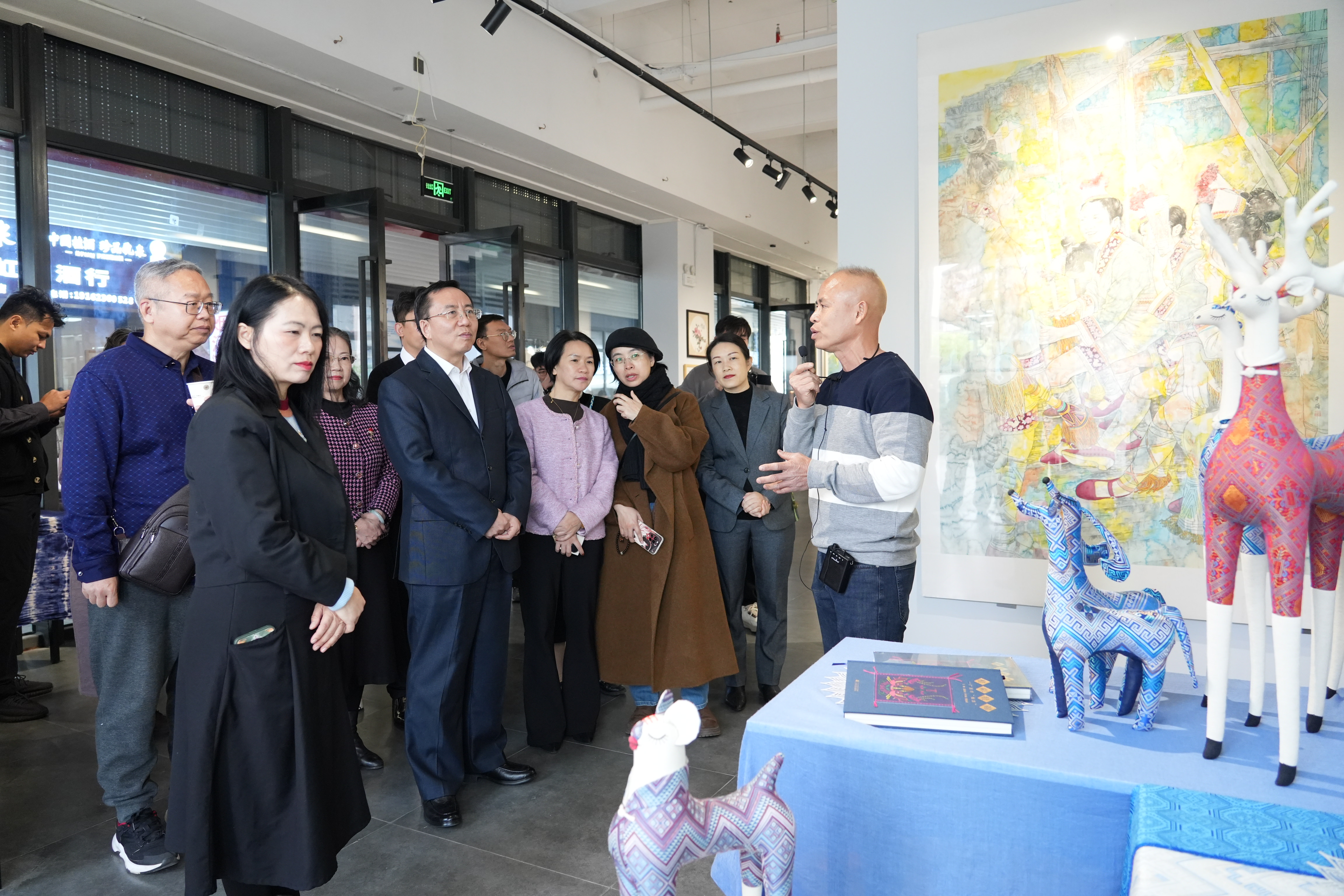 南宁职大：师生作品入闹市 创新课堂见真知