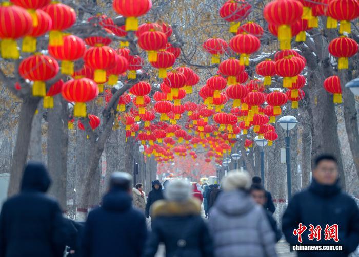 乌鲁木齐各大公园红红火火迎新春 (新春见闻)乌鲁木齐各大公园红红火火迎新春