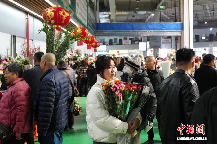昆明斗南花市周末人气旺