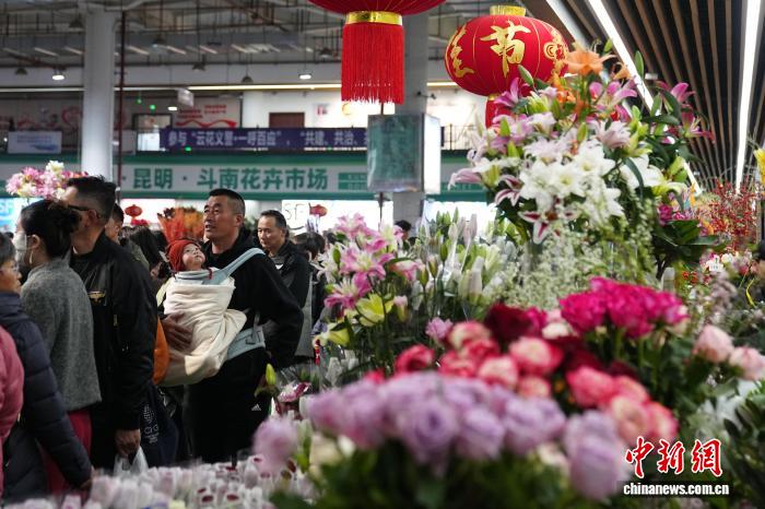 昆明斗南花市周末人气旺