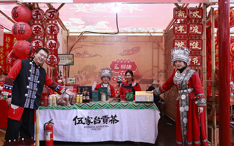 新春走基层|土家年味飘上“云”端 春节前恩施土家风味直播展台。 李罗亮摄