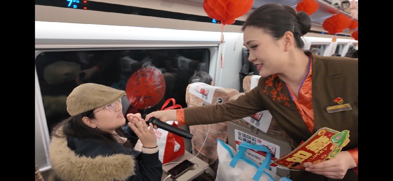 铁路人的温情小年：列车变身“移动团圆驿站”