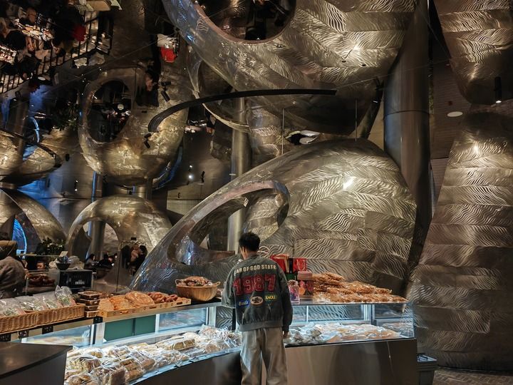 年关探店:市井烟火里的经济韧性