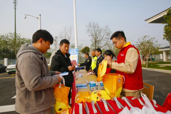 苏州普通国省道服务区打造货车司机“暖心家” 苏州普通国省道服务区打造货车司机“暖心家”