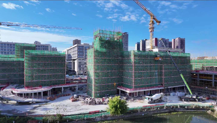 广西首个100%再生粗骨料混凝土示范工程封顶