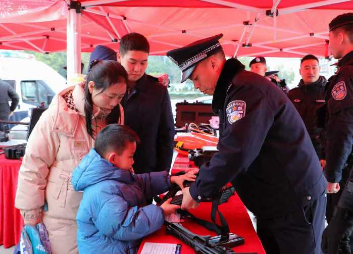 “平安桂林 法治桂林 文明桂林”新春系列行动启动