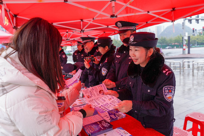 “平安桂林 法治桂林 文明桂林”新春系列行动启动
