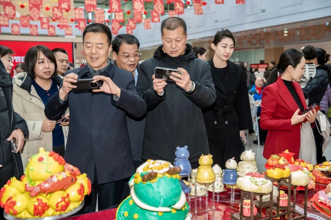 2026年自治区“我在新时代文明实践中心过大年”主场活动在康巴什区欢乐启幕 微信图片_20260210223659_92_5.jpg