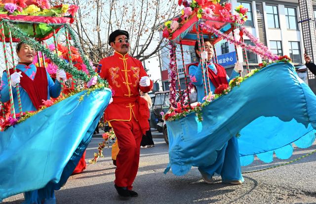 新春走基层|连云港海州：民俗踩街闹新春 文化惠民点亮幸福年