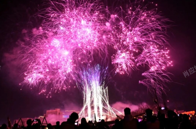 过年人潮已刷屏！新疆各地新年活动扎堆 满城都是人人人