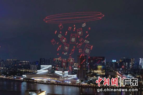 15万发焰火耀珠江 打造“天上吉光”景观 15万发焰火耀珠江 打造“天上吉光”景观