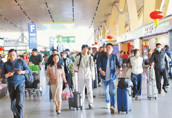 春节假期返程客流激增 云南省多部门联动保畅通