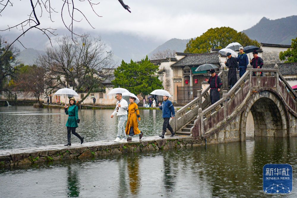 呼伦贝尔草原风情涌入烟雨宏村 呼伦贝尔草原风情涌入烟雨宏村