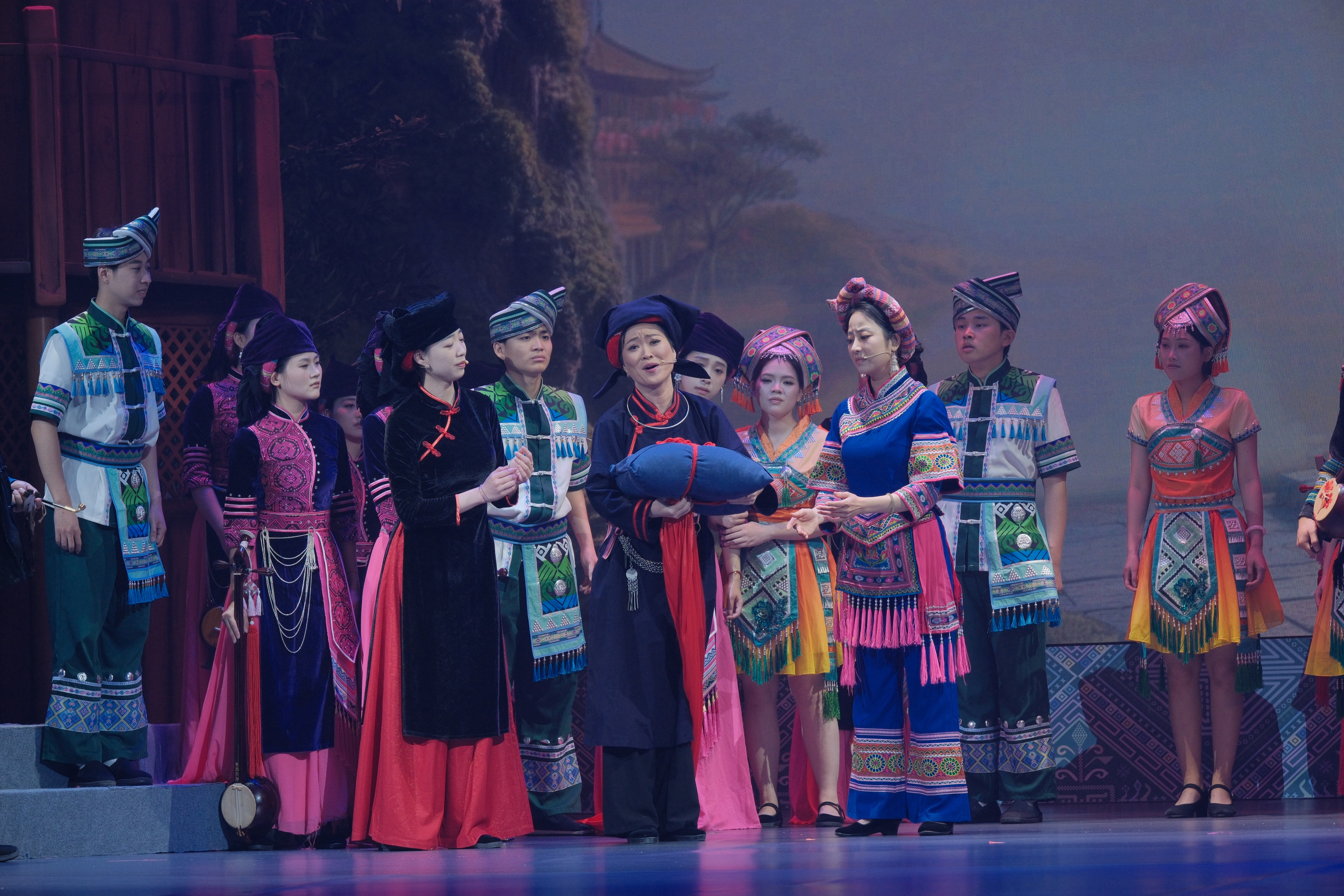 广西龙州:天琴牵起跨国缘 沉浸式音乐剧《琴·缘》温情上演 广西龙州:天琴牵起跨国缘 沉浸式音乐剧《琴·缘》温情上演