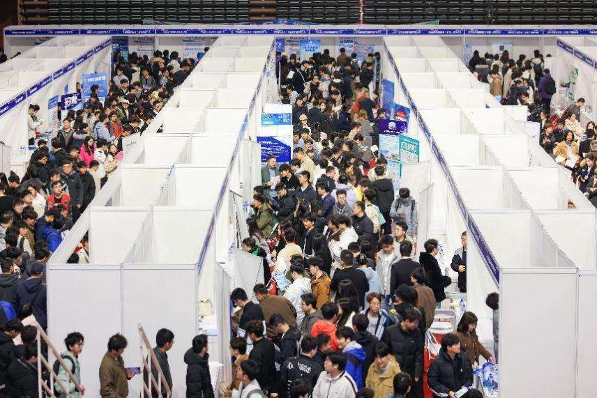 上海海事大学举办春季招聘会， “留在临港”成热门选择