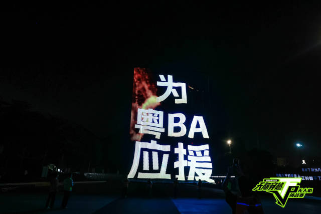 4500架无人机勾勒“空中赛道”,深圳龙岗上演“空中F1”极速穿越 4500架无人机勾勒“空中赛道”,深圳龙岗上演“空中F1”极速穿越