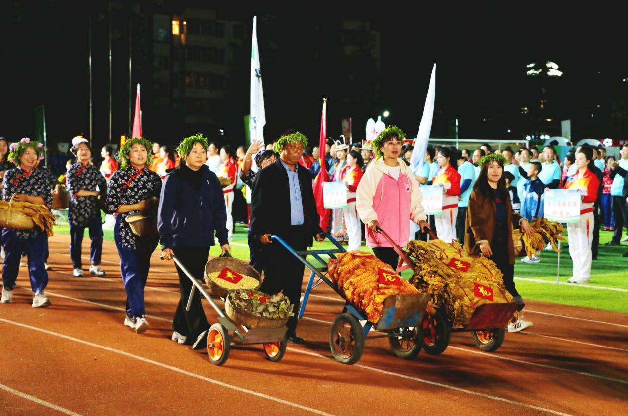 37支队伍“点燃”甘肃村超，非遗特产同台竞秀