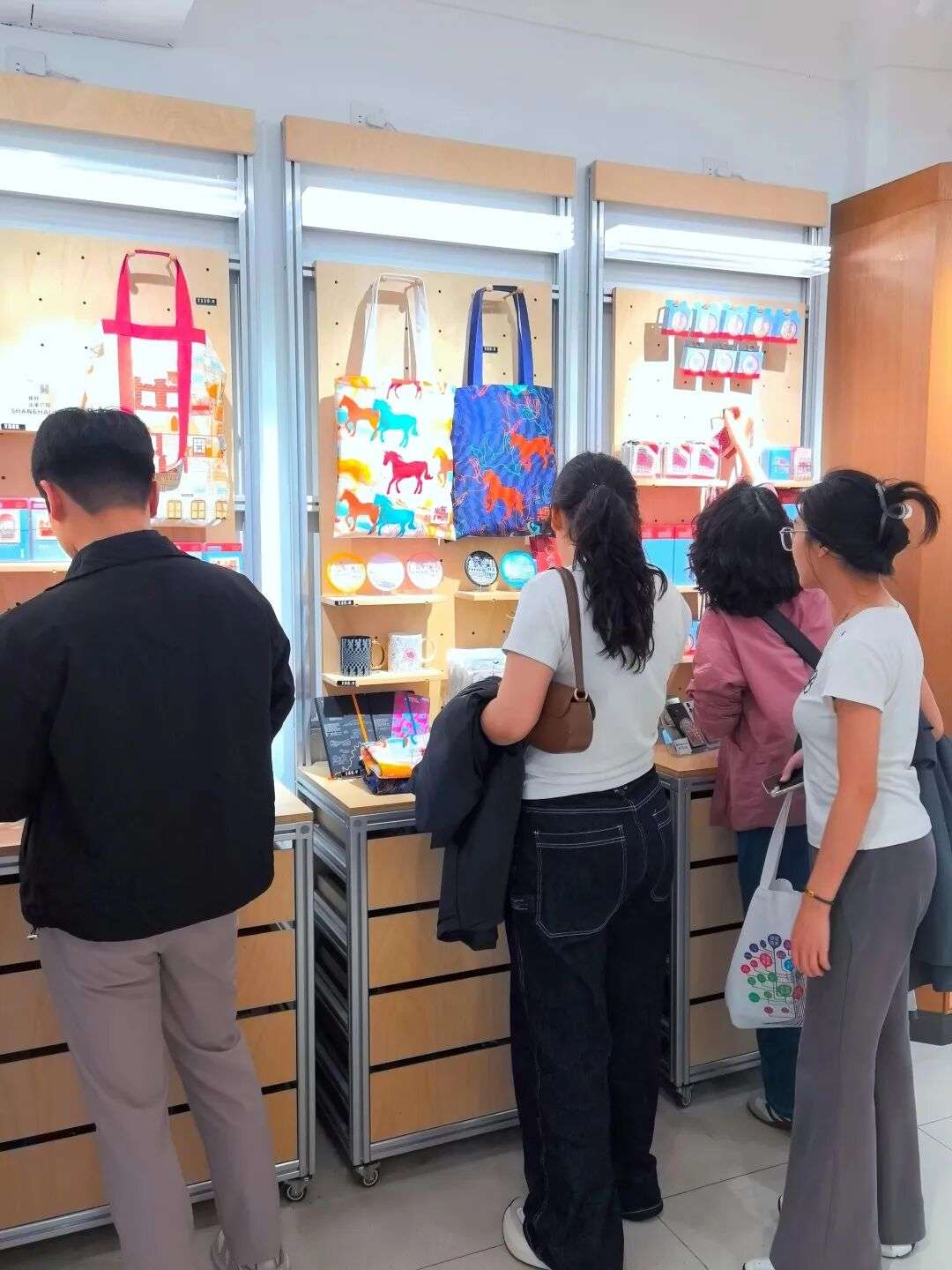 “半马苏河”文创入驻武康大楼，展现城市文化新魅力