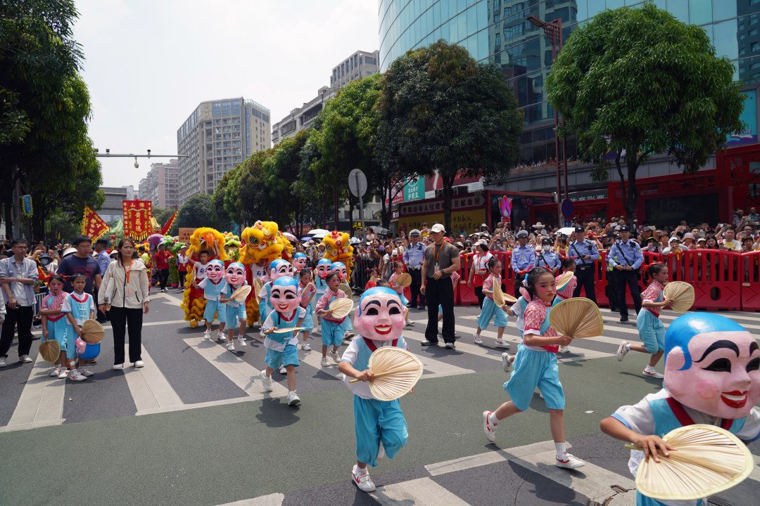 视频∣非遗盛宴!北帝巡游领衔,佛山祖庙庙会人气拉满