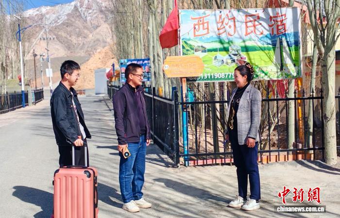 中国“西极村”的“旅游账”与“外贸经”