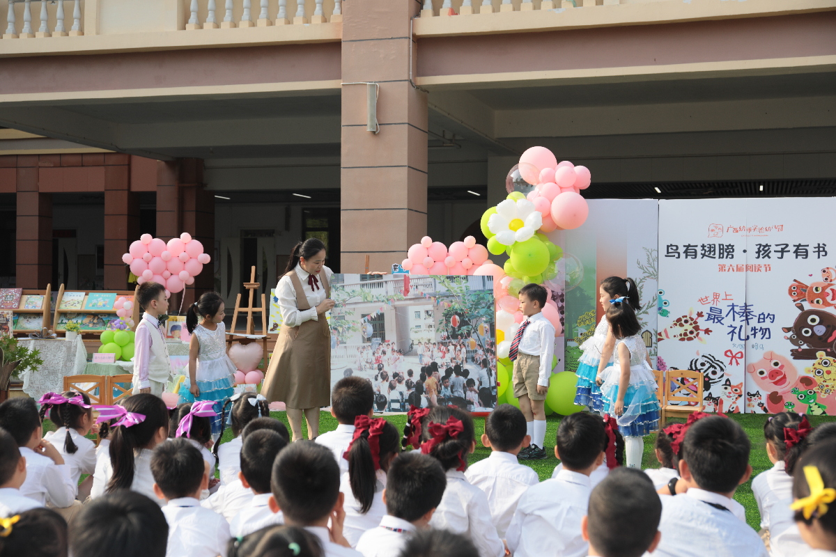 孩子们开启温暖的阅读之旅 孩子们开启温暖的阅读之旅