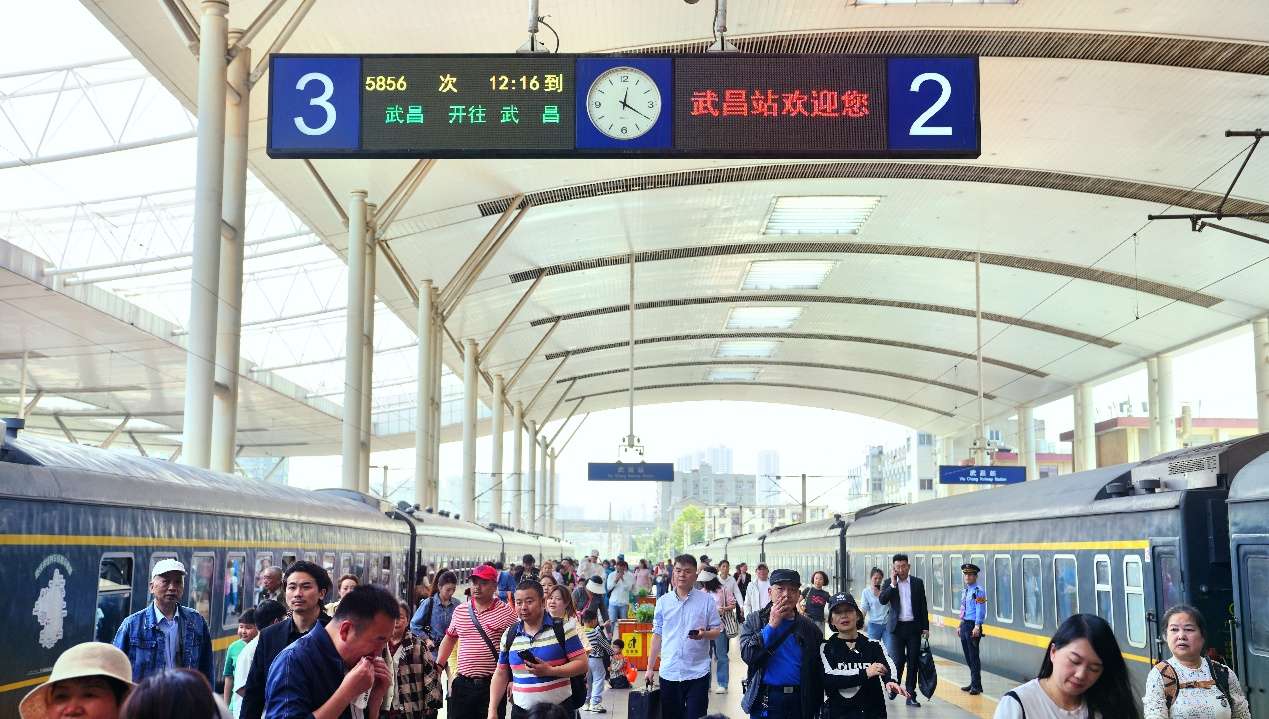“武昌至武昌”普速环线列车首次“文旅”快闪启幕 “武昌至武昌”普速环线列车首次“文旅”快闪启幕
