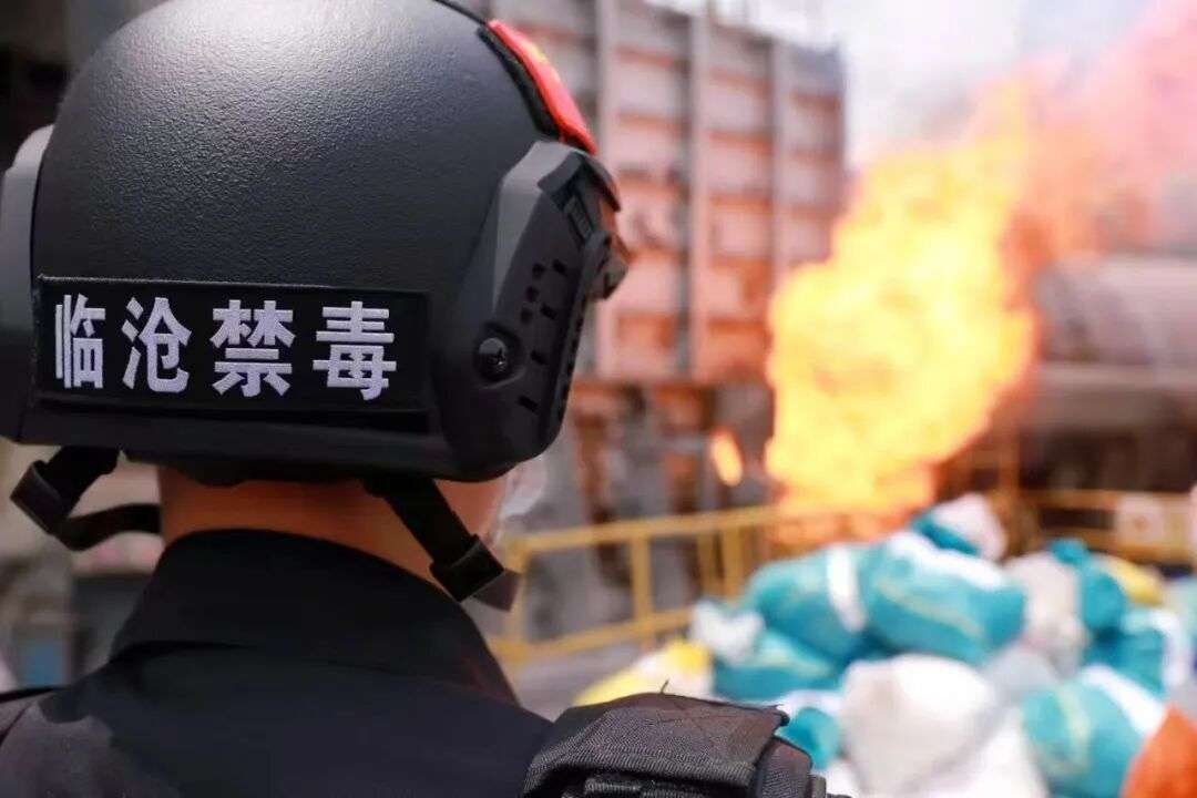 隐姓埋名,以血肉筑屏障!这位警官,值得最高敬意 隐姓埋名,以血肉筑屏障!这位警官,值得最高敬意