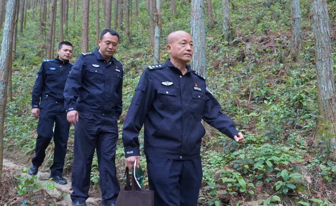 从一包“咳嗽种子”到民族团结花:灌阳公安“田间警务”绘就民族团结禁种铲毒新画卷