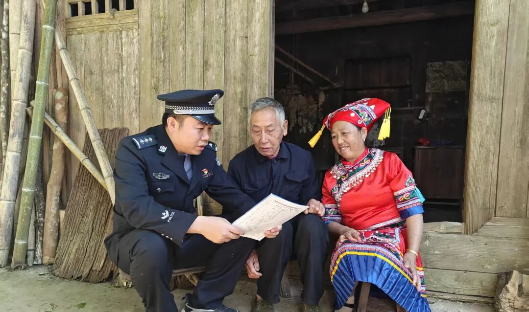 从一包“咳嗽种子”到民族团结花:灌阳公安“田间警务”绘就民族团结禁种铲毒新画卷